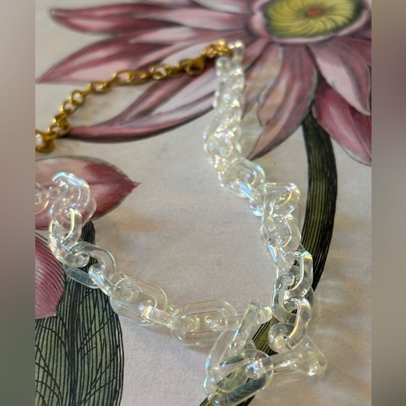 The Vintage Royalty Holographic Link Necklace - Picture 7 of 11